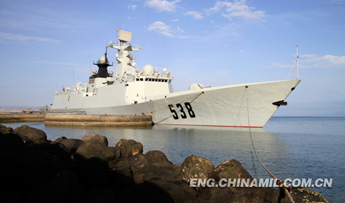 The picture shows a scene of the Yantai guided missile destroyer in the port of Djibouti. (Photo by Hu Quanfu)