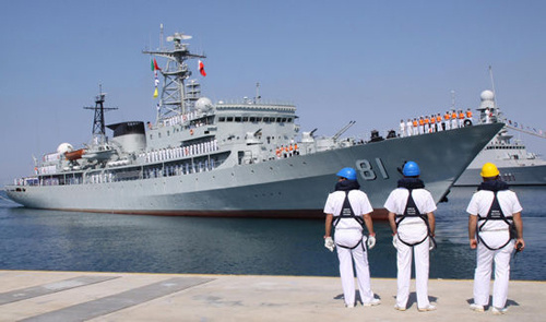 Chinese Navy training vessel Zhenghe arrives in Italy's Taranto port, May 31, 2012.[Photo/Xinhua]