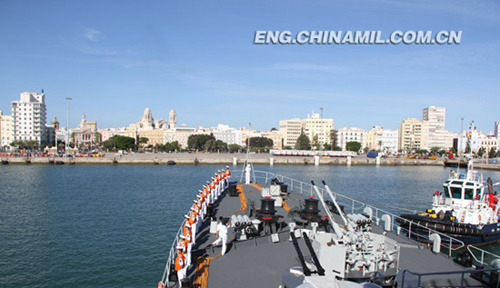 The Zheng He oceangoing training ship is arriving at the port of Cadiz, Spain. (Xinhua / Zhu Sinan)
