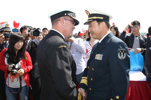 Liao Shining (3rd L), deputy chief of staff of Chinese Navy, is welcomed by David Gardam, Commander of Canadian Maritime Forces Atlantic/Joint Task Force Atlantic after Chinese Navy training vessel Zhenghe arrived at Halifax port, Canada, June 25, 2012.[Xinhua] 