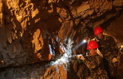 Officers of the Gold Mining Unit under the Armed Police Force take samples in a gold mine in Gansu province. Lu Guangchen / for China Daily