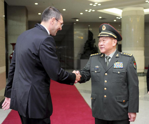 Chinese State Councilor and Defense Minister Liang Guanglie (R) shakes hands with Croatian Minister of Defence Ante Kotromanovic in Beijing, capital of China, Aug. 27, 2012. Liang held talks with his Croatian counterpart here on Monday. (Xinhua/Xie Huanch