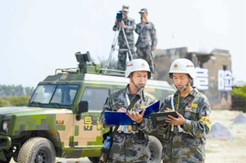 The picture shows the system guidance and evaluation staff officers are utilizing digitized terminals to carry out directing and adjusting operation. (Photo by Su Wendong)