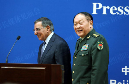 Chinese Defense Minister Liang Guanglie (R) and visiting U.S. Secretary of Defense Leon Panetta attend a press briefing in Beijing, capital of China, Sept. 18, 2012. (Xinhua/Yao Dawei) 
