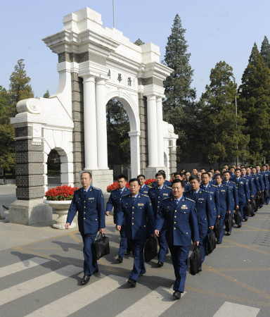 The picture shows students of the first advanced training course on quality enhancement for teaching and administration officers in colleges and academies of the PLA Air Force are walking in the campus of the Tsinghua University on October 29, 2012. (Photo by Yu Hongchun)