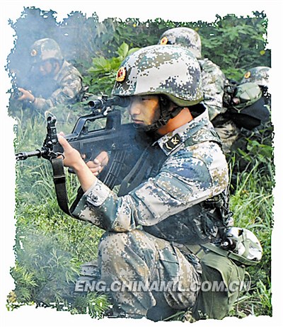 The picture shows Wu Xiaojie in the actual-combat training.