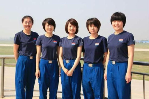 Chinese female pilots of the J-10 combat aircraft pose for a picture Jul 29, 2012.[Photo/Xinhua]  