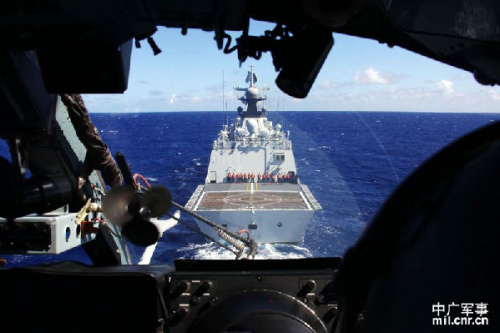 The picture shows that a ship-borne helicopter lands on a warship.