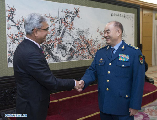 Xu Qiliang (R), vice chairman of China's Central Military Commission, shakes hands with Indian Defense Secretary Shashi Kant Sharma during a meeting in Beijing, capital of China, Jan. 14, 2013. (Xinhua/Wang Ye)
