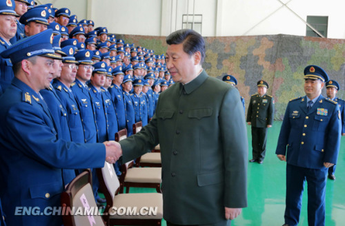 Xi Jinping inspects a base of the PLA Air Force. (chinamil.com.cn/Dai Tianrong)