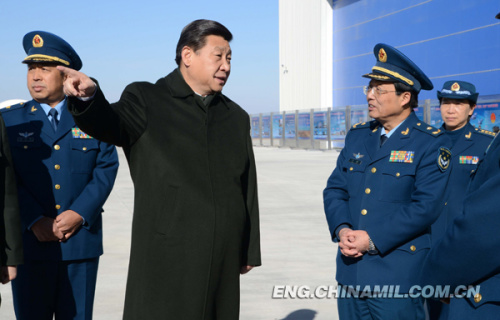 Xi Jinping inspects a base of the PLA Air Force. (chinamil.com.cn/Dai Tianrong)