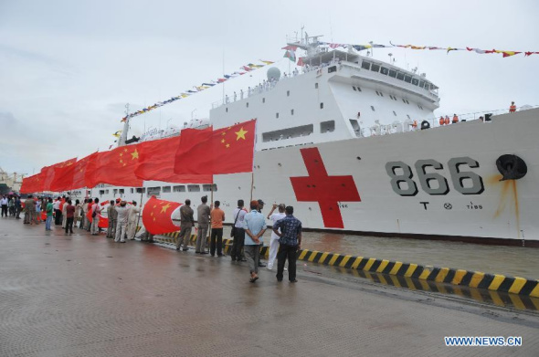 Chinese navy hospital ship Peace Ark arrives at Chittagong Port, some 242 km southeast of capital Dhaka, Bangladesh, Aug. 19, 2013. Chinese navy hospital ship Peace Ark on Monday arrived at Bangladesh's southeastern port city Chittagong, starting its one-week mission to provide free medical service to local people. (Xinhua/Zheng Jianghua)
