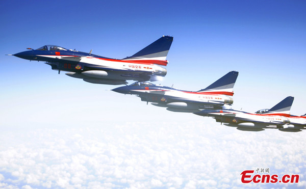 Three J-10 fighters of the PLA August 1st Air Demonstration Team fly over Russia on August 21, 2013. The team, China's first and best-known aerobatic flight display team, arrived in Russia on Wednesday to join its Russian counterpart at the MAKS 2013 International Air Show at Ramenskoye Airport from August 27 to September 1. This is the team's first overseas performance in its 51-year existence. [Photo: CNS / Shen Jinke]