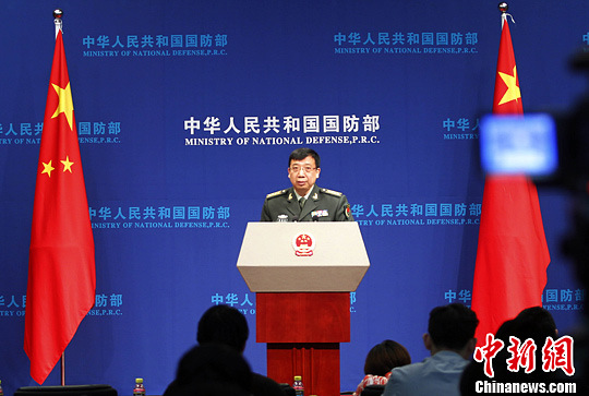 Chinese Defense Ministry spokesman Geng Yansheng speaks at a monthly press briefing that development of helicopters meets the needs of economic and social development, and military construction as well as disaster relief and humanitarian rescue. (Photo: China News Service)
