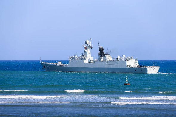 The missile frigate Hengshui of the 15th Chinese naval escort fleet departs from the Mbaraki Berth in Mombasa, Kenya, Jan. 5, 2014. The amphibious docking vessel Jinggangshan and the missile frigate Hengshui of the 15th Chinese naval escort fleet finished their four-day visit to Kenya on Sunday. (Xinhua/Meng Chenguang) 