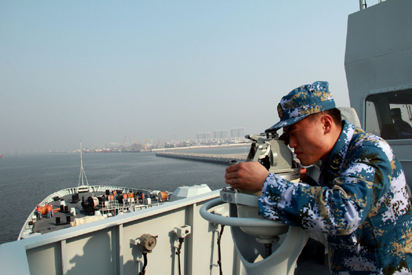 Warships from the People's Liberation Army Navy set sail from a port in Hainan province, Jan 20, 2014. [Gao Yi for China Daily]