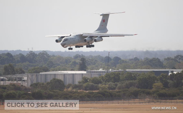 Chinese aircraft returns to Perth after MH370 search 