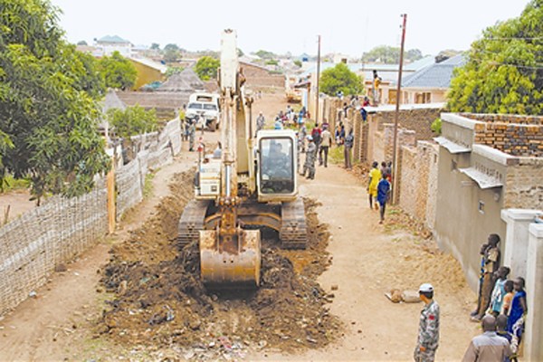 The picture shows the peacekeeping officers and men of the Chinese Peoples Liberation Army (PLA) completed various capital constructions of roads to a high standard in South Sudan and were praised by local people.(Chinamil.com.cn/Zhang Zhenxing)