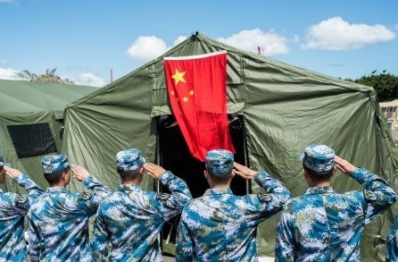 The members of a diving detachment of the Navy of the Chinese People's Liberation Army participating in the Rim of the Pacific 2014 (RIMPAC) exercise salute the national flag of the People's Republic of China (PRC) before being stationed at the multinational divers' campsite located at the Hickam Air Force Base in Hawaii of the US on July 1, 2014. (Xinhua/Tan Haishi)