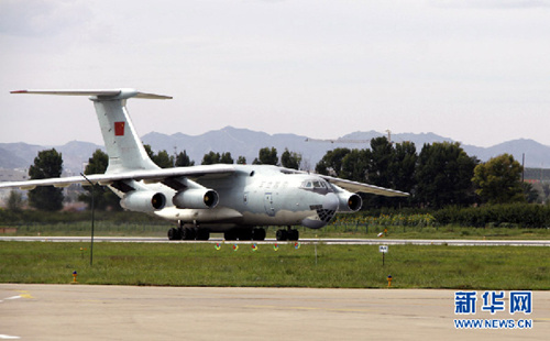 The photo shows a scene of an IL-76 transport aircraft from the Chinese Peoples Liberation Army Air Force (PLAAF). (Xinhua/ Fu Qiang)
