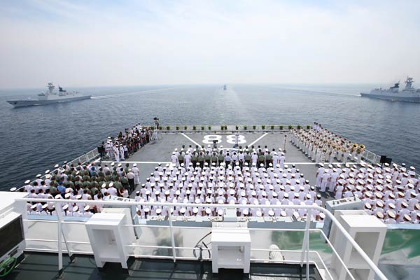Officers and soldiers of the People's Liberation Army (PLA) Navy mourn members of the navy killed during the First Sino-Japanese War of 1894-1895, also known as the Jiawu War,in the port of Weihai, East China's Shandong province, Aug 27, 2014. [Photo/Xinhua]
