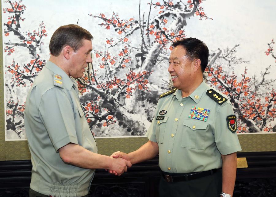 Fan Changlong (R), vice chairman of China's Central Military Commission (CMC), meets with Valery Gerasimov, Chief of the General Staff of the Armed Forces of Russia, in Beijing, capital of China, Aug 27, 2014. (Xinhua/Ding Lin)