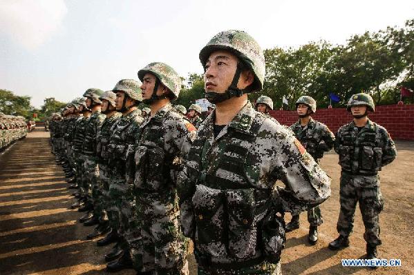 Chinese soldiers stand at attention at the starting ceremony of the Hand-in-hand India-China Anti-Terrorism Joint Training Exercise in Pune, India, Nov. 17, 2014. The joint counterterrorism training exercise would last for ten days. (Xinhua/Zheng Huansong)