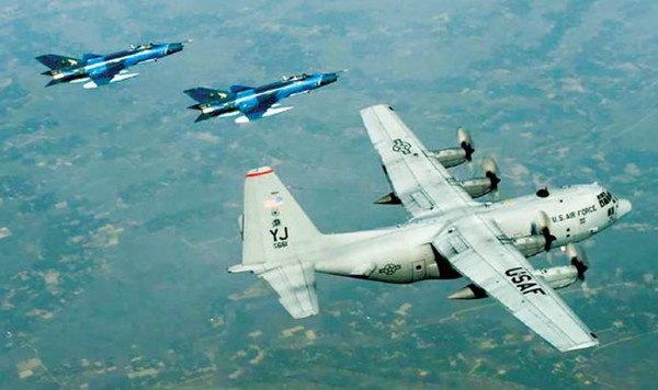 The picture shows that two J-7BG fighters of the Bangladesh Air Force are carrying out the accompanying flight with a C-130H transport aircraft of the U.S. Air Force in the Bangladesh-U.S. joint military exercise codenamed Deal with the South on January 28, 2015.