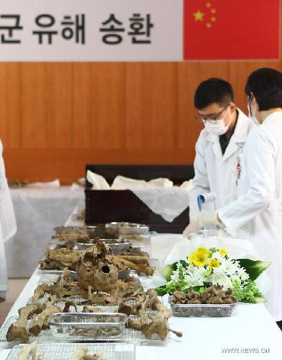 The picture taken on March 16 shows the remains of Chinese People's Volunteer (CPV) martyrs killed during the Korean War are encoffined in Paju City, the Republic of Korea (ROK). China and the ROK started on Monday to encoffin the CPV martyrs remains in Paju City, Gyeonggi-do, the ROK, which is scheduled for the year of 2015. (news.cn/Yao Qilin)
