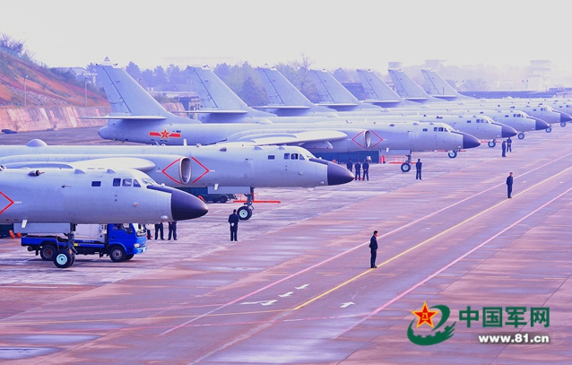 An aviation division equipped with new-type bombers of the PLA Air Force is preparing for flight training. (File photo/chinamil.com.cn) An aviation division equipped with new-type bombers of the PLA Air Force is preparing for flight training. (File photo/chinamil.com.cn)