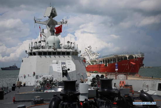 Chinese missile frigate Yulin docks at Singapore's Changi Naval Base, on May 19, 2015. A Chinese navy warship has left southern China's Guangdong province for Singapore for military exercises, the Ministry of National Defense said. (Xinhua/Bao Xuelin) 