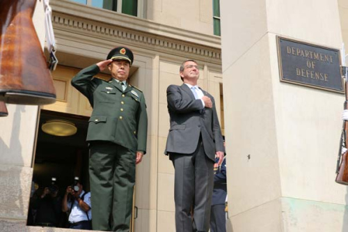 Chinese Central Military Commission Vice Chairman Fan Changlong and US Secretary of Defense Ash Carter salute in front of an enhanced honor guard when the military band played the national anthems of China and the United States during a welcome ceremony at the Pentagon on Thursday morning. (Photo by Chen Weihua/China Daily)