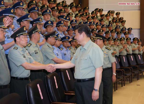Chinese President Xi Jinping, also general secretary of the Communist Party of China (CPC) Central Committee and chairman of the Central Military Commission, meets with senior officers while visiting the 16th army group, on July 18, 2015. (Photo/Xinhua)