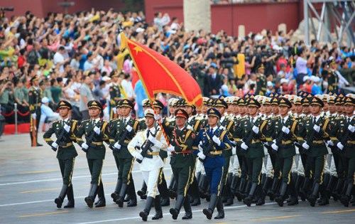 People's Liberation Army (PLA) Honor Guard takes part in the rehearsal for the Sept 3 military parade in commemoration of the 70th anniversary of the end of World War II at Beijing's Tian'anmen Square, Aug 23, 2015. (Photo/Xinhua)