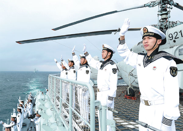 Chinese sailors wave goodbye to their Russian counterparts as the joint sea drill ends on Friday. (Photo: Feng Yongbin/China Daily)