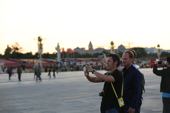 Foreign journalists take pictures at Tian'anmen Square before the parade officially kicks off on September 3, 2015. (Photo: CRIENGLISH.com/Cui Chaoqun) 