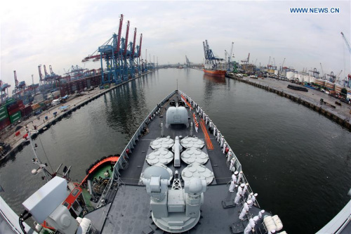 Chinese naval missile destroyer Ji'nan arrives at a port of Jakarta, Indonesia, Jan. 24, 2016. Chinese navy's Fleet 152 on Sunday arrived in Jakarta, starting a five-day visit which is the final stop of its trip around the globe. (Photo: Xinhua/Zeng Tao)