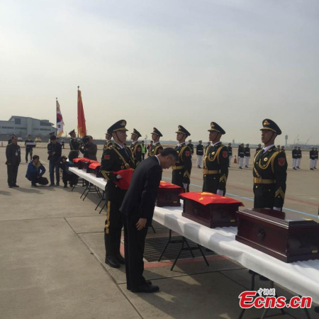 A ceremony is held to hand over the remains of 36 Chinese soldiers killed in the Korean War to China at the Incheon International Airport in Incheon, South Korea, March 31, 2016. This is the third time that South Korea has returned the remains of Chinese soldiers killed in the Korean War, more than 60 years after an armistice ended the fighting. (Photo: China News Service/Wu Xu)