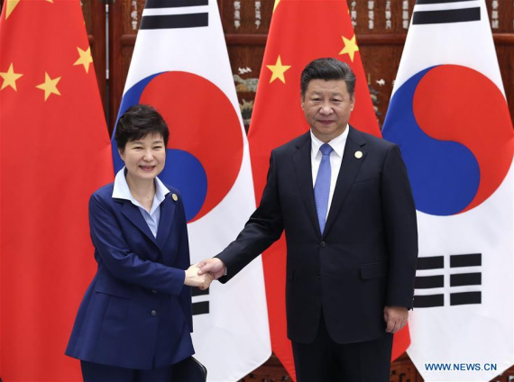Chinese President Xi Jinping (R) meets with President of the Republic of Korea (ROK) Park Geun-hye, who is here to attend the Group of 20 (G20) summit, in Hangzhou, capital of east China's Zhejiang Province, Sept. 5, 2016. (Xinhua/Pang Xinglei)