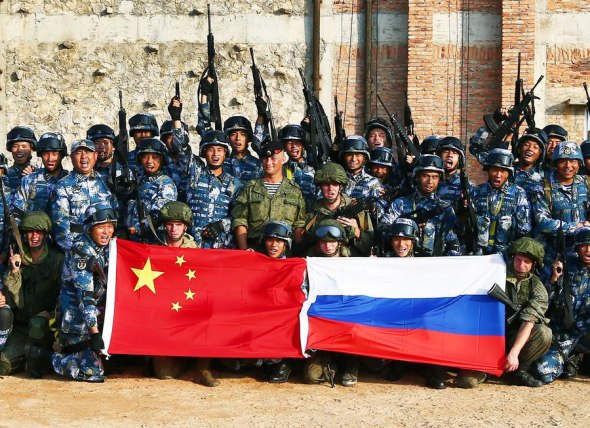 Chinese and Russian marines pose for photos during a joint naval drill in Zhanjiang, South China's Guangdong province, Sept 13, 2016. China and Russia started Joint Sea 2016 drill off Guangdong province in the South China Sea on Tuesday. (Photo/Xinhua)