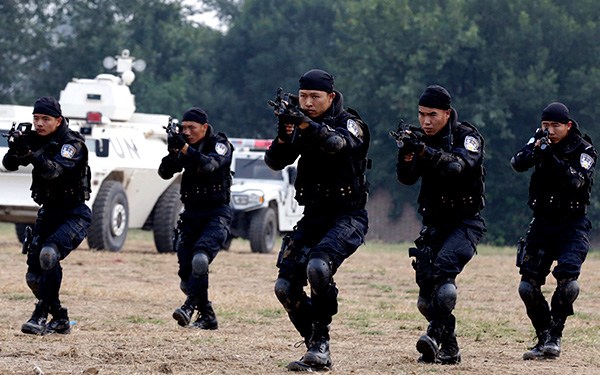 UN police unit members from China practice in Langfang, Hebei province, on Wednesday. LI HUISI/CHINA NEWS SERVICE