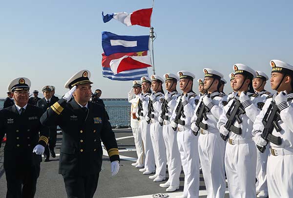 Rear Admiral Zhang Wendan, commander of the North Sea Fleet, views the guard of honor on the CNS Xining in Qingdao, Shandong province, on Sunday. Wang Songqi / For China Daily