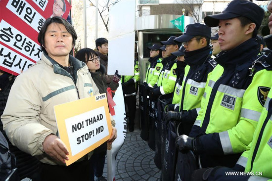 People protest against the deployment of an advanced U.S. missile defense system in front of the Lotte Headquarters in Seoul, South Korea, Feb. 27, 2017. Lotte Group, South Korea's fifth-largest conglomerate, decided Monday to offer its golf course to be used as a site for Terminal High Altitude Area Defense (THAAD). (Xinhua/Lee Sang-ho) 