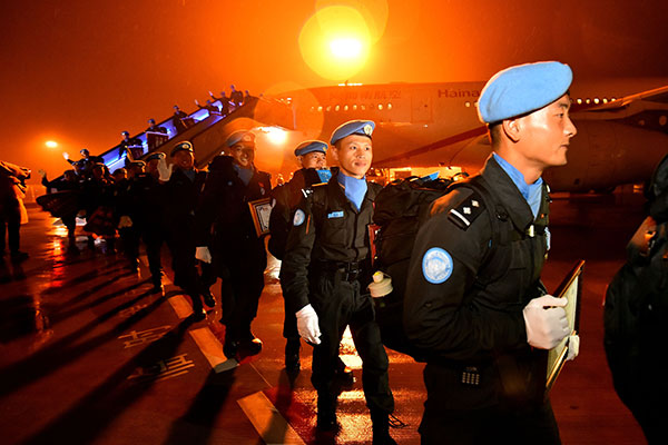 Peacekeepers head to the airport terminal to meet with their families. (Photo provided to China Daily)