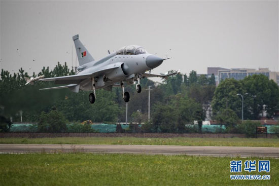 A two-seat fighter trainer plane developed by China makes its maiden flight in Chengdu in southwest China's Sichuan Province yesterday. (Photo/Xinhua)