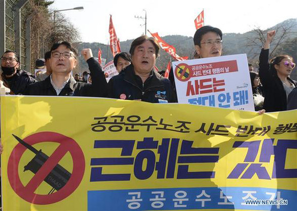 Protesters shout slogans during a rally near the golf course where the Terminal High Altitude Area Defense (THAAD) system will be deployed in Seongju, South Korea, March 15, 2017. About 200 local residents attended the rally on Wednesday to protest against the deployment of THAAD system. (Xinhua/Liu Yun)