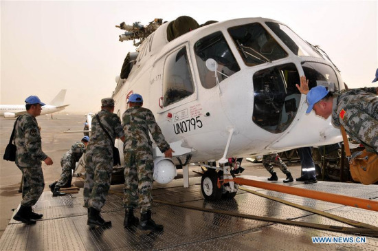 Chinese soldiers help to unload a military helicopter from an aerotransport at Khartoum airport on June 11, 2017. China's first helicopter unit on Sunday arrived in Sudanese capital Khartoum to join the United Nations African Union Mission in Darfur (UNAMID). (Xinhua/Li Ziheng)