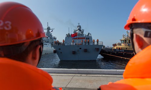 Missile frigate Daqing, one of four Chinese People's Liberation Army navy vessels participating in joint military drills with Russia, docks in Vladivostok on Monday. (Photo/Xinhua)