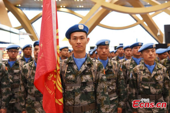 200 officers and soldiers arrive at Kunming Changshui Airport on May 18, 2017, preparing to set off for a one-year peacekeeping mission to Lebanon. (Photo: China News Service/ Ye Yangping)