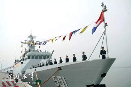 Chinese sailors man the rails aboard the type-056A guided-missile frigate Suining (Hull 551) during its commissioning, naming and flag-granting ceremony at a PLA Navy’s pier in southern Guangdong province on Nov 28, 2017. (Navy.81.cn)